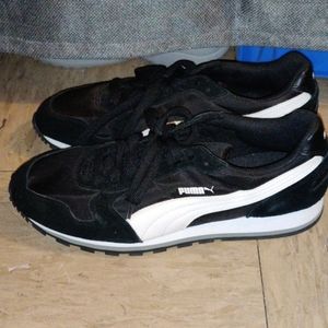 Men's Puma sneakers Black White Sz 8